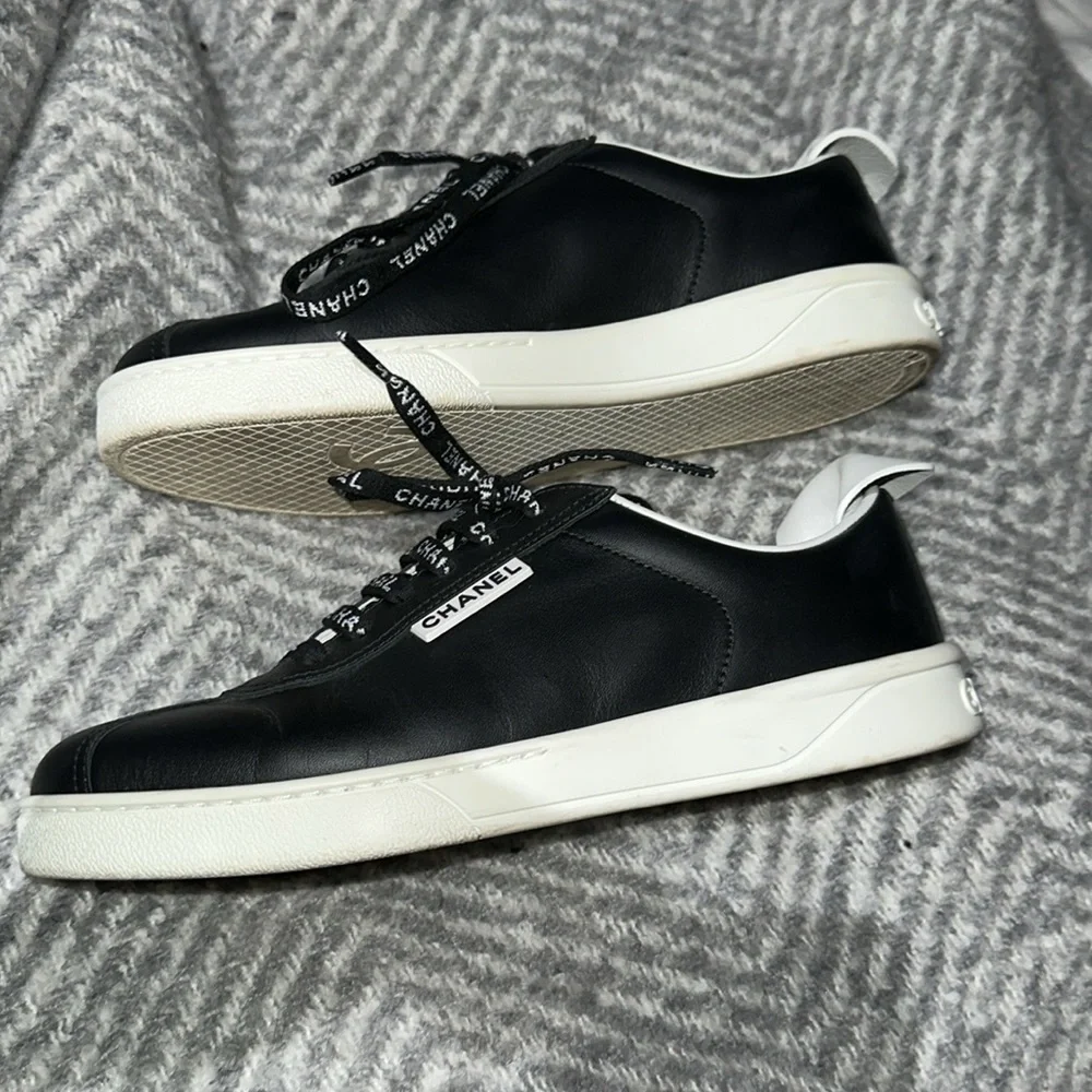 Gorgeous Chanel black&white leather trainers - Picture 5 of 8